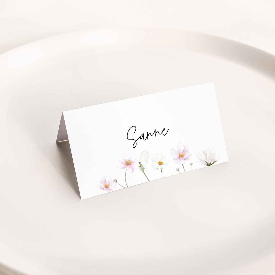 Super flotte og enkelte bordkort med anemoner. Velegnet som bordkort til enhver festlig lejlighed som barnedåb, bryllup, konfirmation m.m.