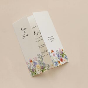 bryllupsinvitation gatefold vilde danske blomster, blomsterflor